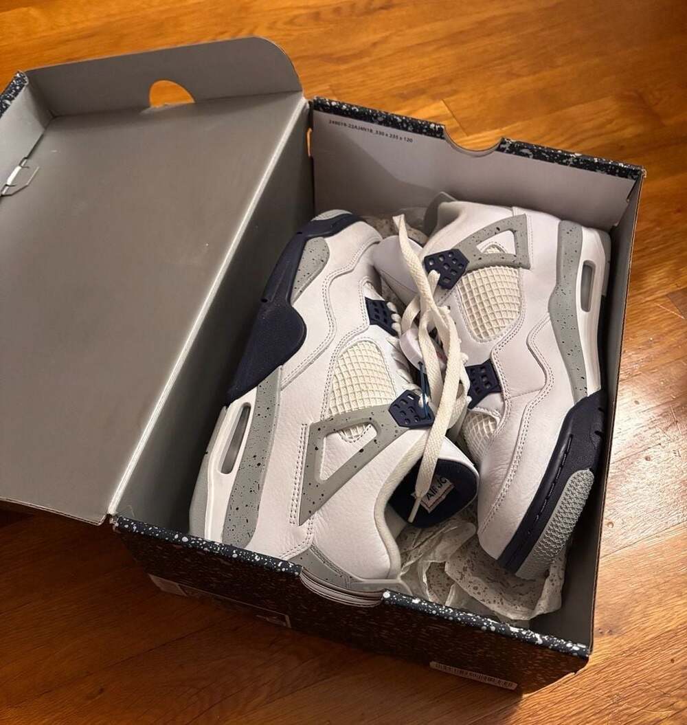 Nike Air Jordan 4 Retro Size 8.5 Midnight Navy White